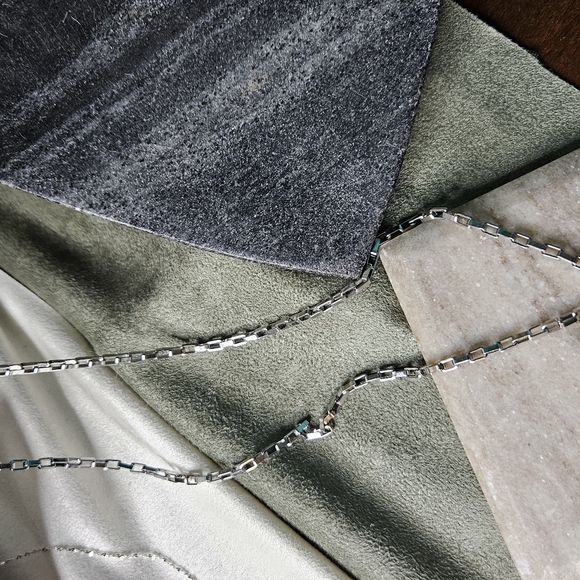 Dramatic Silver Box Chain - Picture 6 of 9